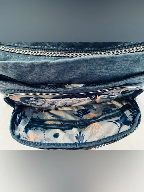 Lug Shimmy Navy Quilted Crossbody Bag - Picture 9 of 16